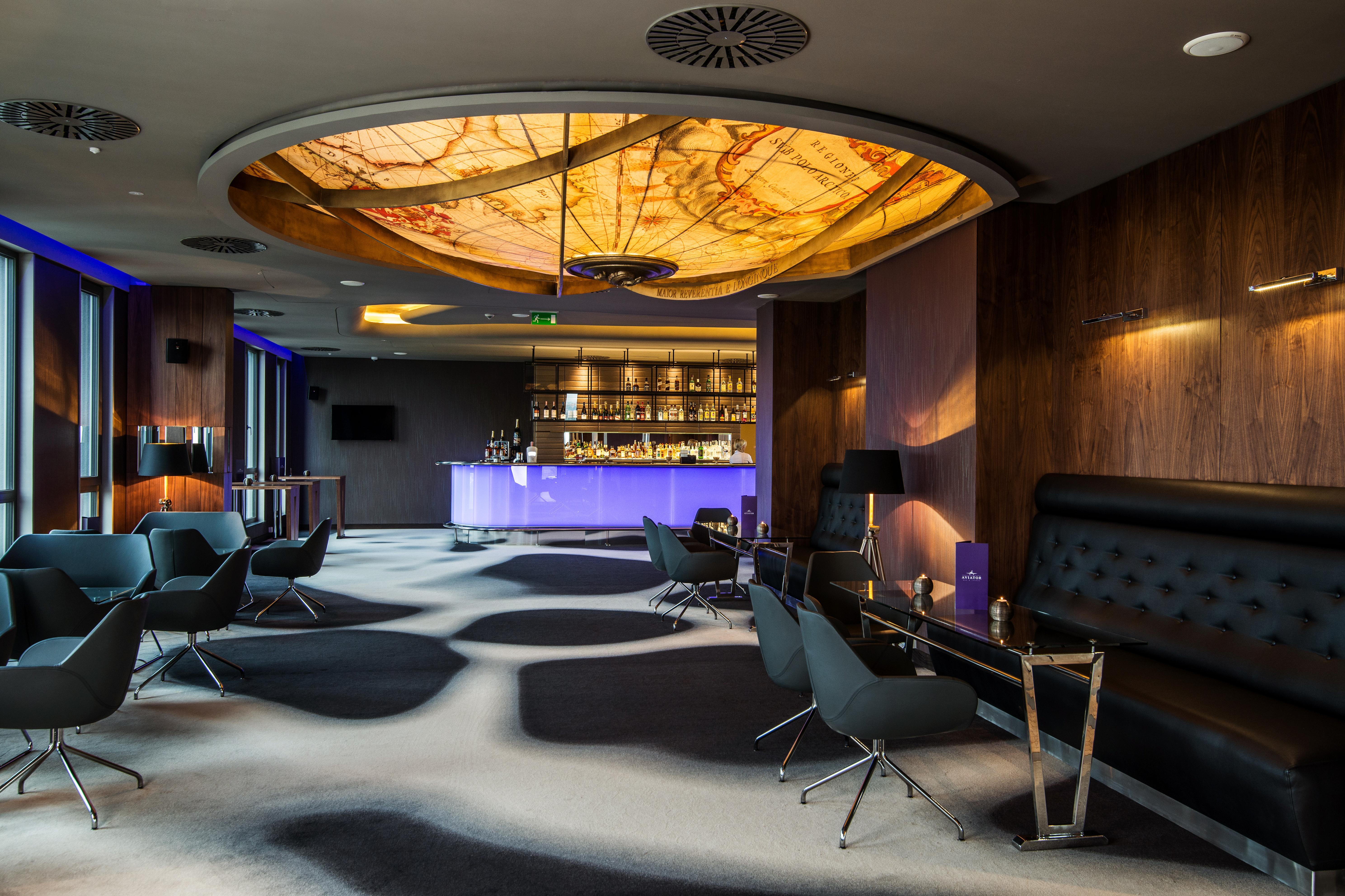 エアポート ホテル オケンチェ ワルシャワ エクステリア 写真 The interior of the bar
