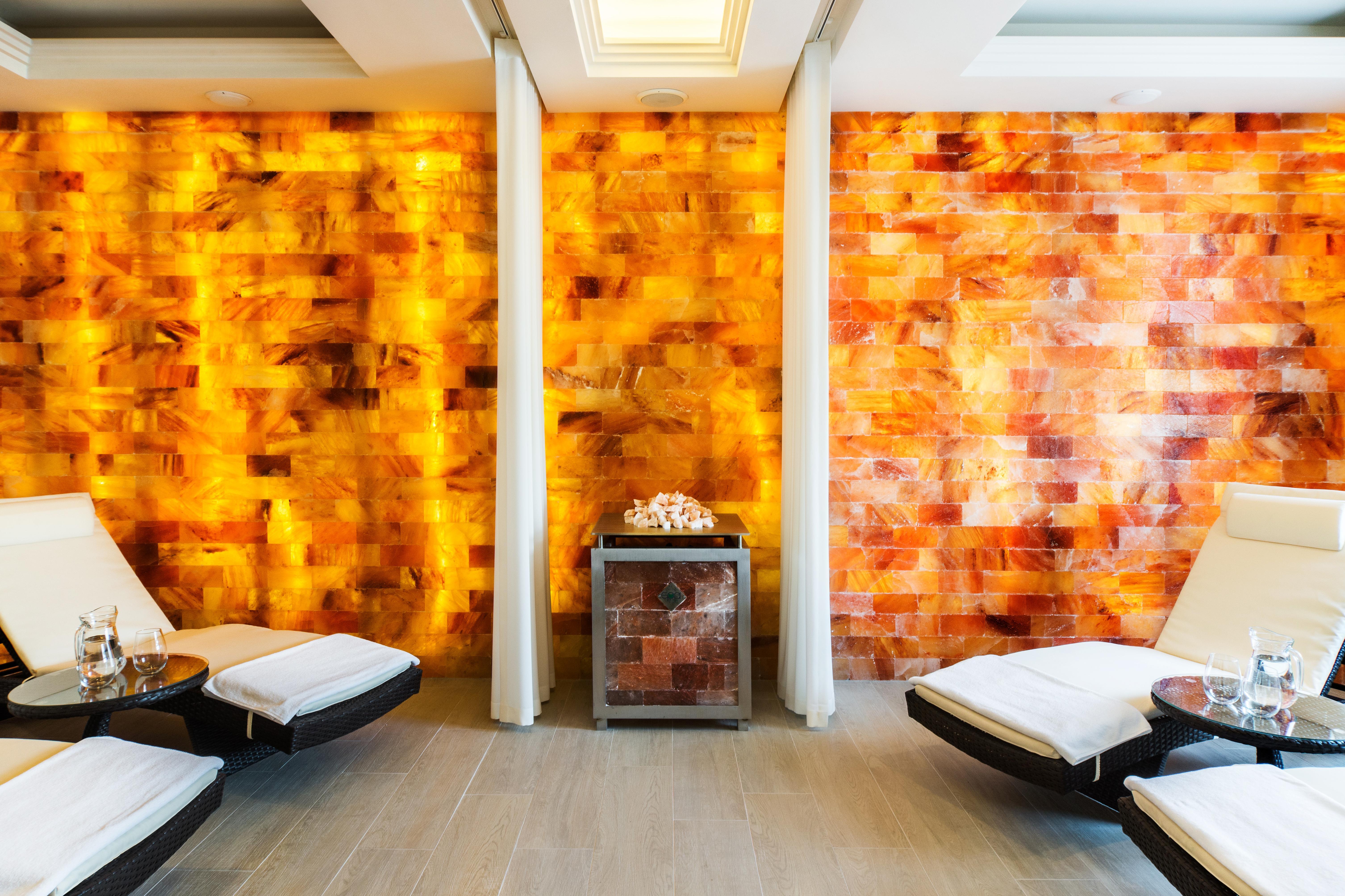 エアポート ホテル オケンチェ ワルシャワ エクステリア 写真 A salt room at a spa