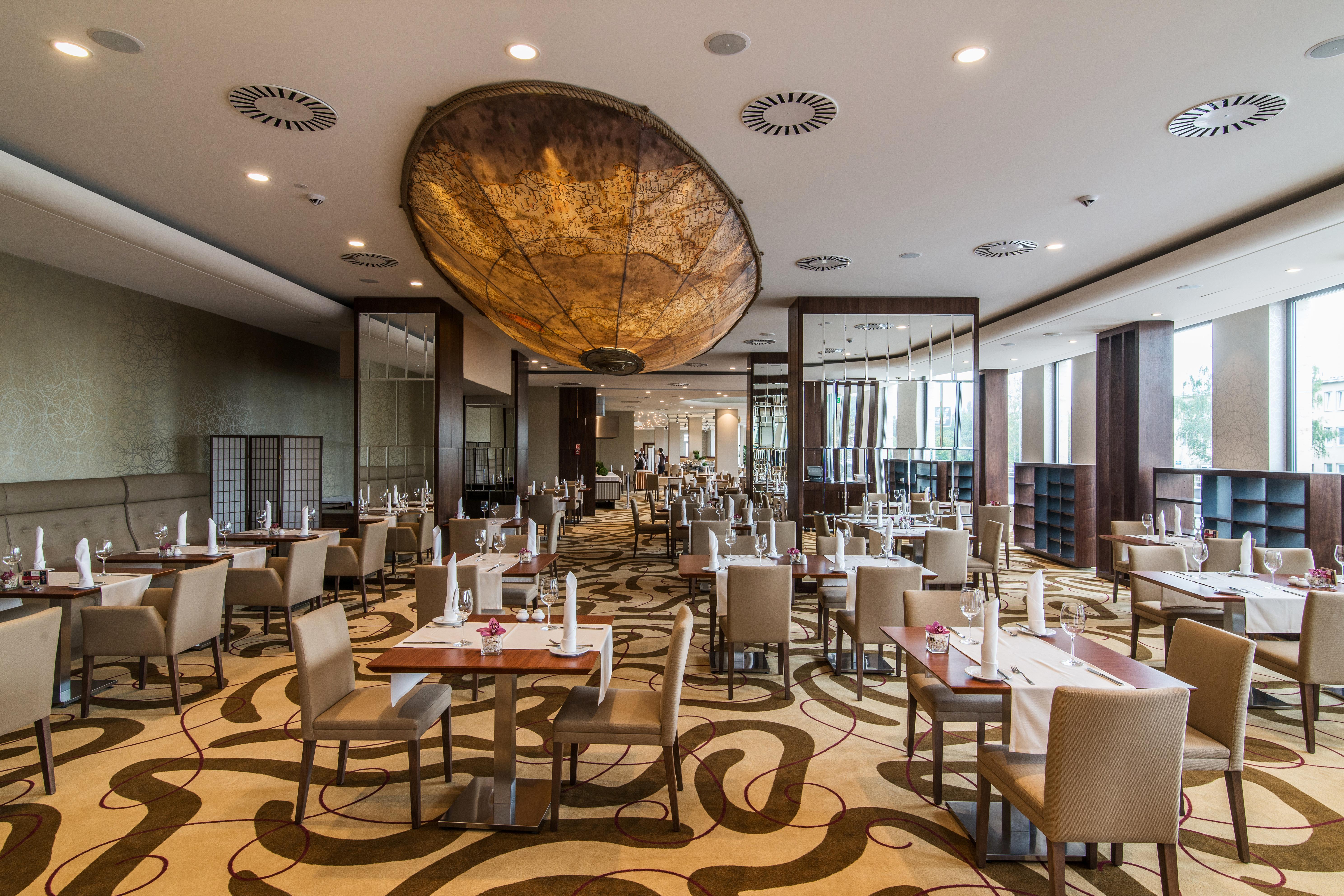 エアポート ホテル オケンチェ ワルシャワ エクステリア 写真 The restaurant of the hotel