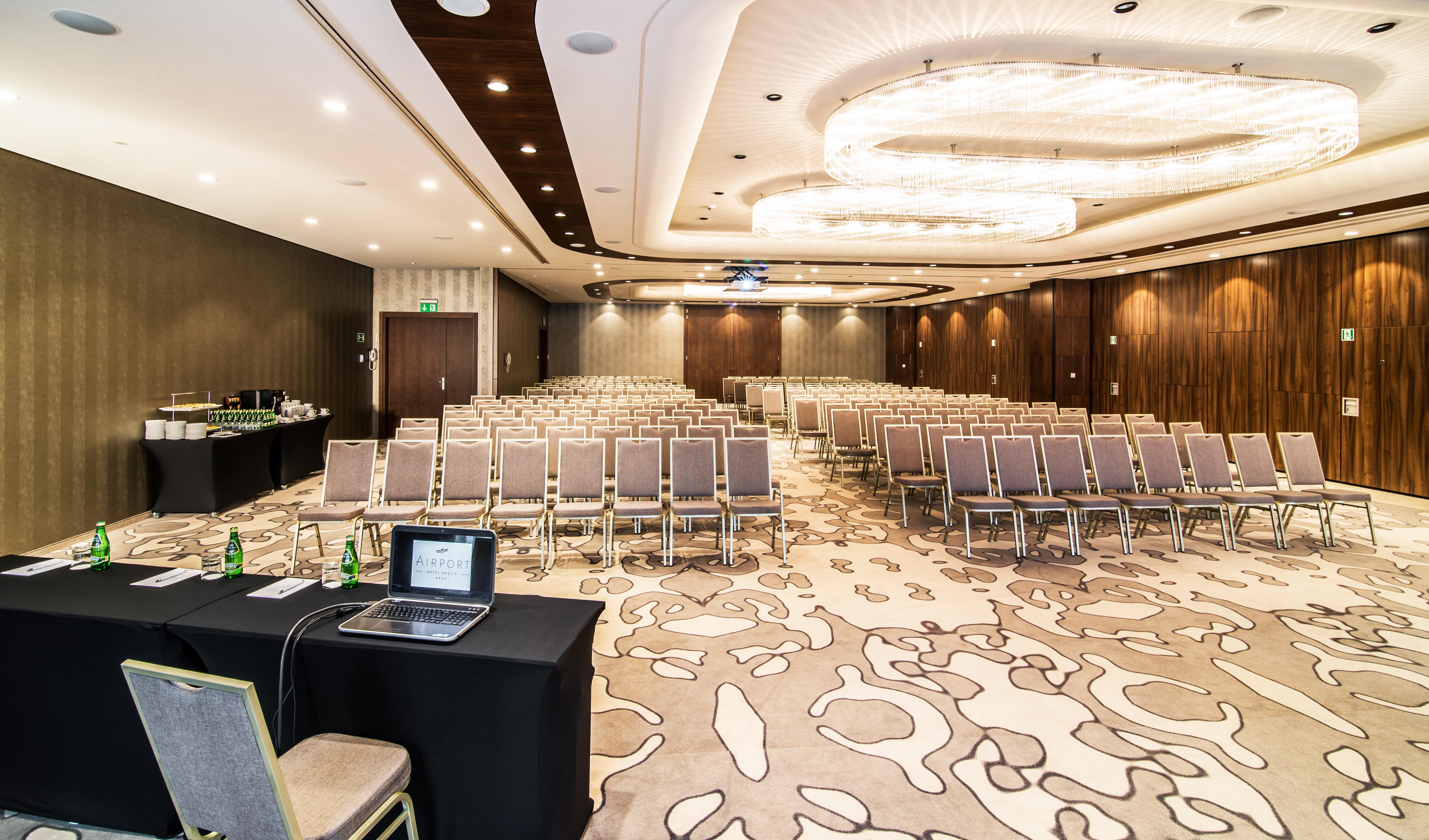 エアポート ホテル オケンチェ ワルシャワ エクステリア 写真 The meeting room of the hotel