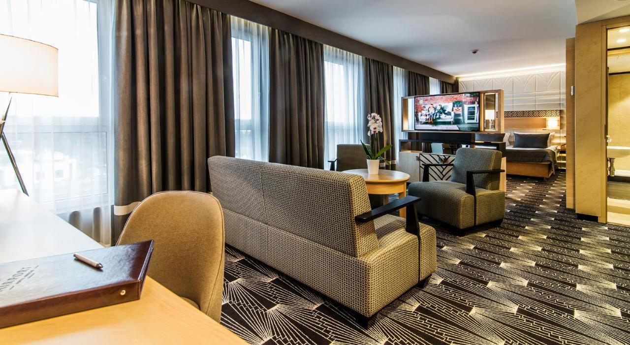 エアポート ホテル オケンチェ ワルシャワ エクステリア 写真 Interior of a suite